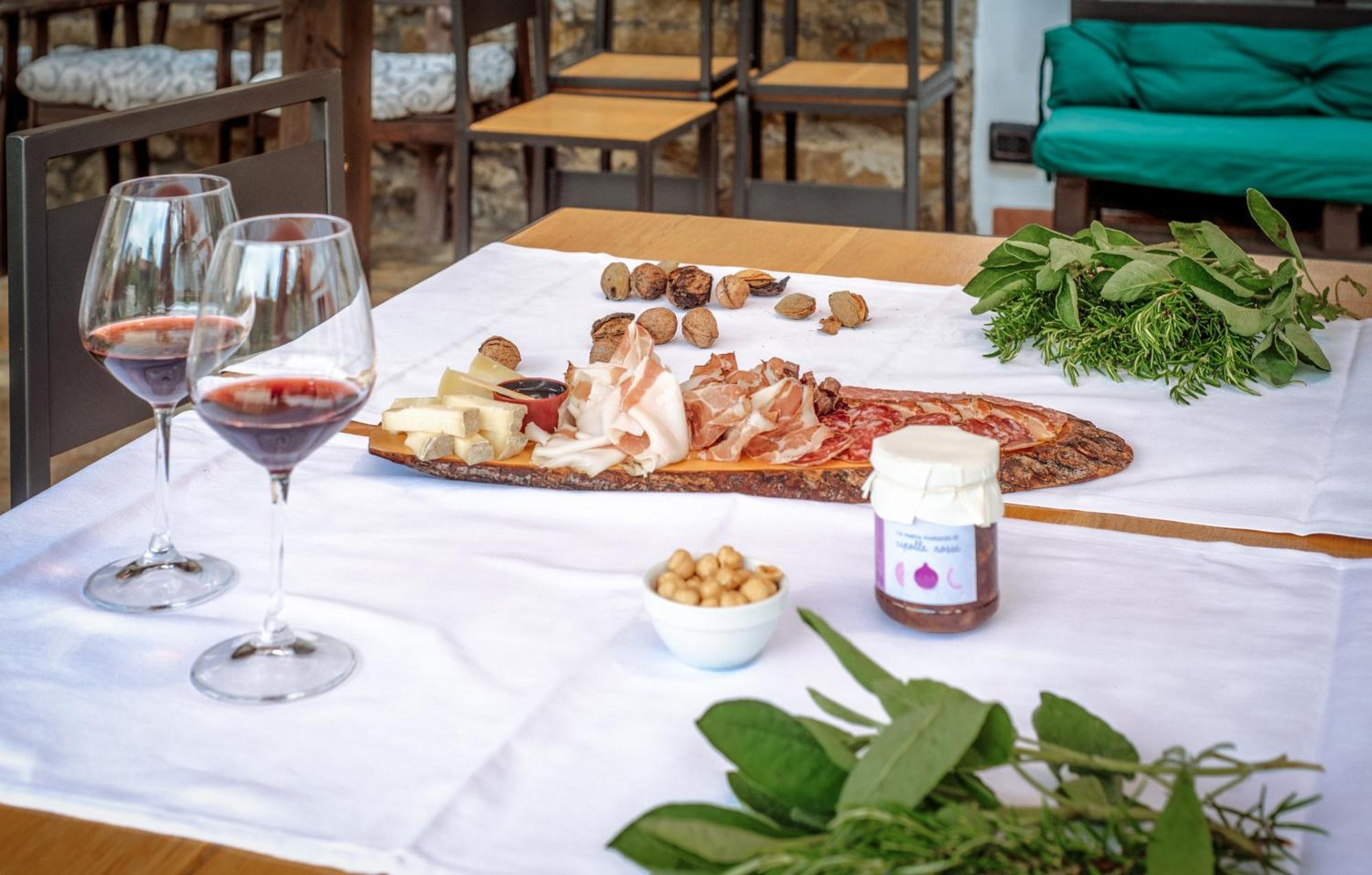 Agriturismo Tenuta San Giuseppe Cossano Belbo Kültér fotó